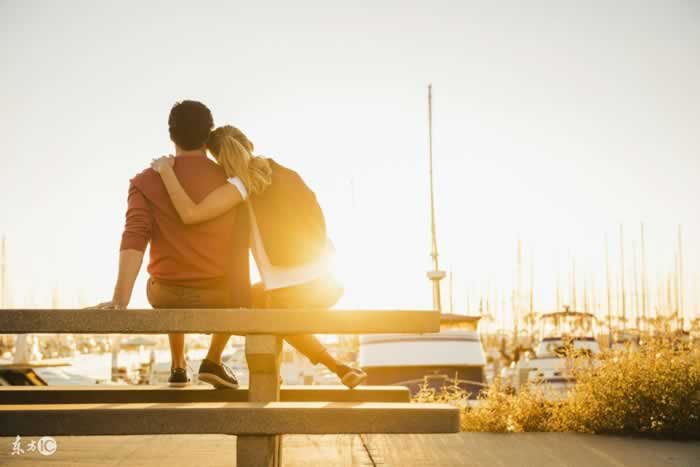 为什么情侣靠得越近，反而爱情渐行渐远了呢？(图1)