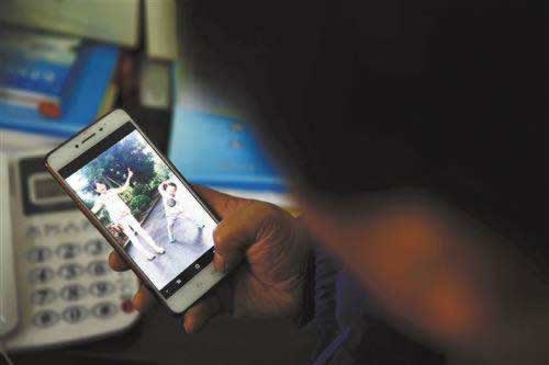 情侣之间到底该不该翻看对方手机？(图1)