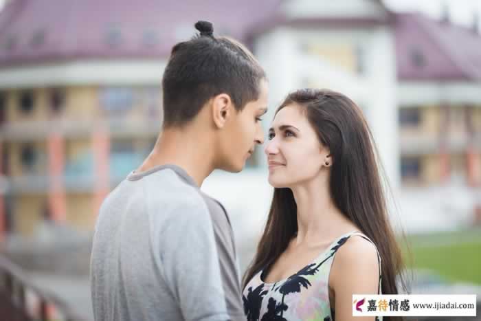 怀疑对方外遇的时候不要质问对方更不要麻痹自己，中年男女要知道(图2)