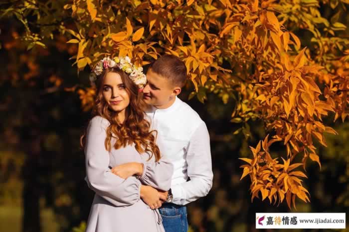 女人主动对你做这些事大多数说明她已经离不开你了，男人要知道(图2)