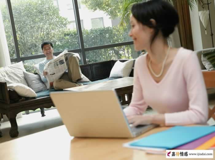 中年后的男女谁更依赖另一半？(图1)