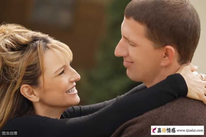 总和异性玩在一起的女人，心里一般在想什么？(图1)