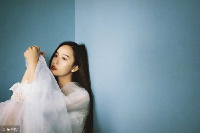 男人不在朋友圈公开你，就真的是不够爱你么？(图1)