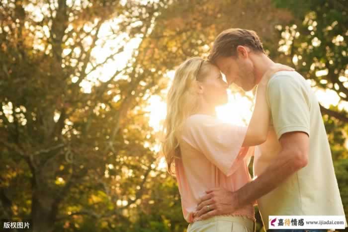 中年女人暗恋男人会有这几种表现方式，这6个细节可以看得出来(图4)