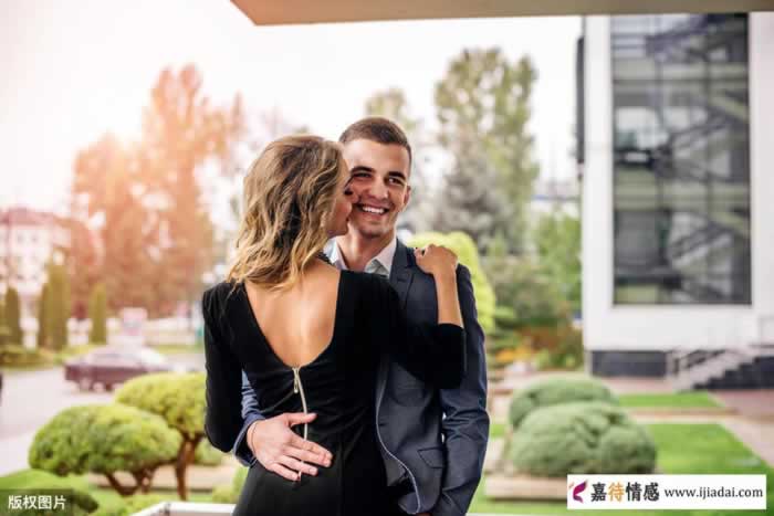 人到中年，如果女人与其他异性发生联系多数会有这4点异常(图2)