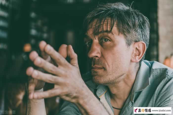 这些男人总是喜欢自打嘴脸？(图2)