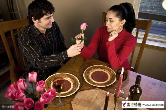 频繁对你做这三件事的女人，表面不在乎，内心多半“动了情”(图1)