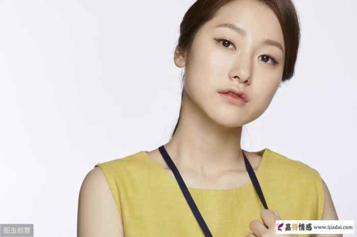 已婚中年女人，暗恋男人的表现方式，几个细节告诉你(图4)