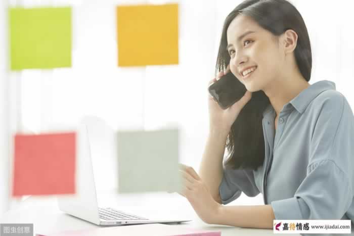 已婚中年女人，暗恋男人的表现方式，几个细节告诉你(图1)