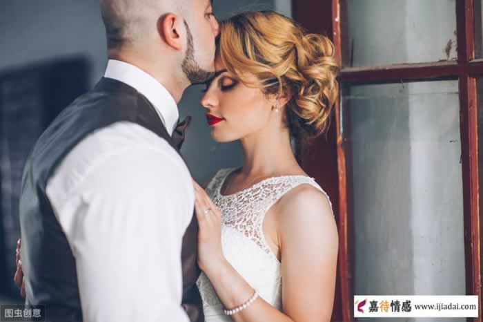 中年女人只和你开这些玩笑，就是对你动了真情，不是随口说说的(图1)