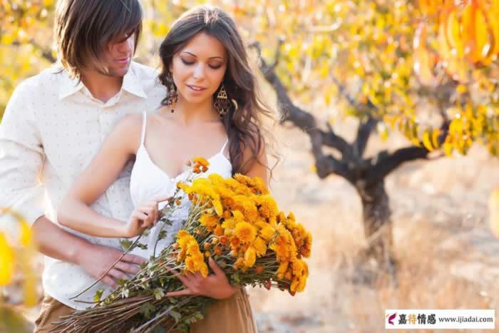 中年妇女在外面有新欢有四种表现，男人别被愚弄了(图2)