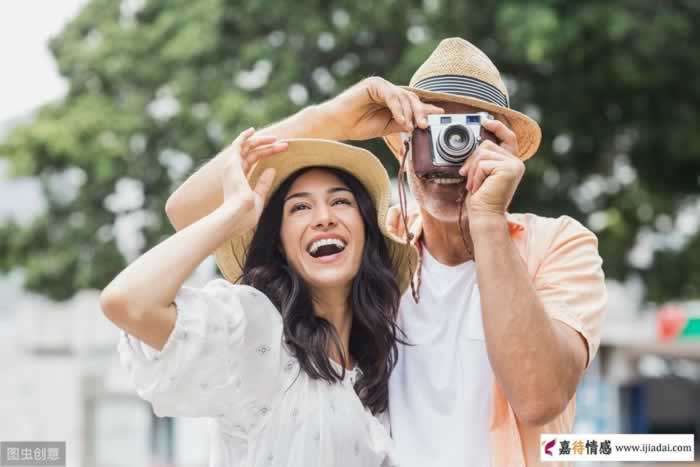 一个不主动联系你的女人，若是有这三个表现，其实她是爱你的(图4)