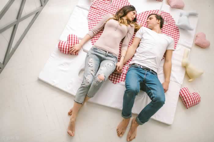 分手后男人有什么感受？男人想要什么样女生，会对什么女人着迷？(图3)