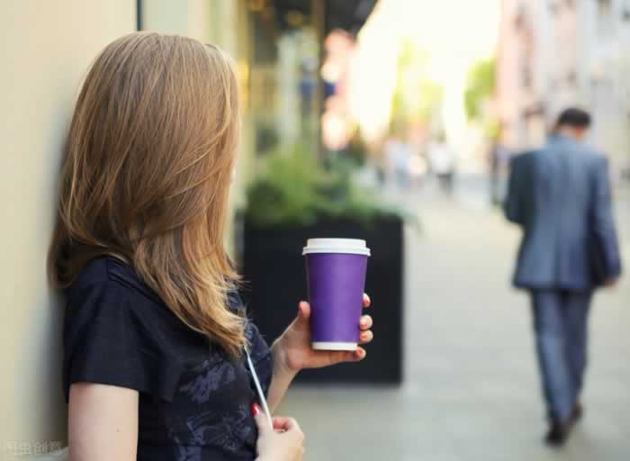 分手后还能做朋友，挽回几率大吗？应该这样挽回前任才能成功复合(图2)