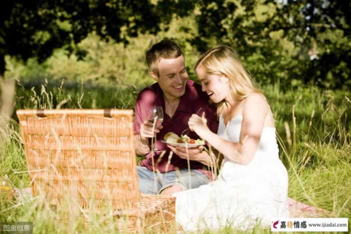 当一个女人对你动了情，她会有几个真实的反应(图6)