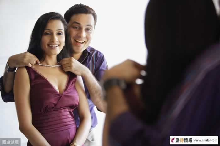 人到中年，女人想让你得手，不会直说，却会用这几个暗号提示你(图4)