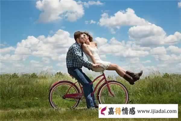 女人经常有这些表现，说明她是真的很爱你，请不要辜负她(图3)