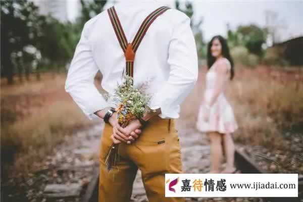 女人经常有这些表现，说明她是真的很爱你，请不要辜负她(图2)