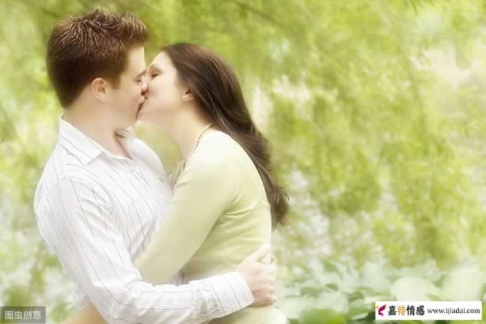 想要女人对你“上瘾”，男人就要知道会这些小动作(图1)