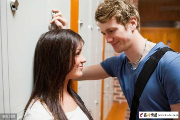 你能接受对方偷偷看你手机吗？(图1)