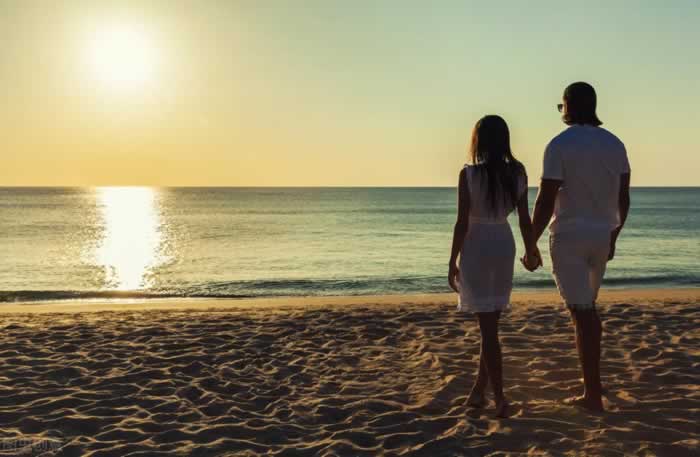 不是为了小三想离婚的男人，可信吗？原配该分离小三挽救家庭吗？(图1)