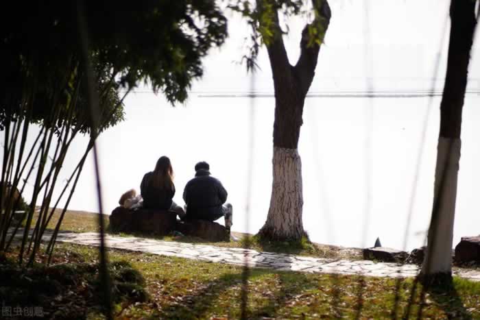 不是为了小三想离婚的男人，可信吗？原配该分离小三挽救家庭吗？(图2)