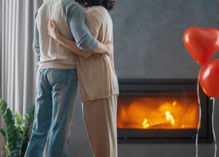 原配面对自己的丈夫出轨，却低声下气请求他回归家庭，为何如此？(图2)