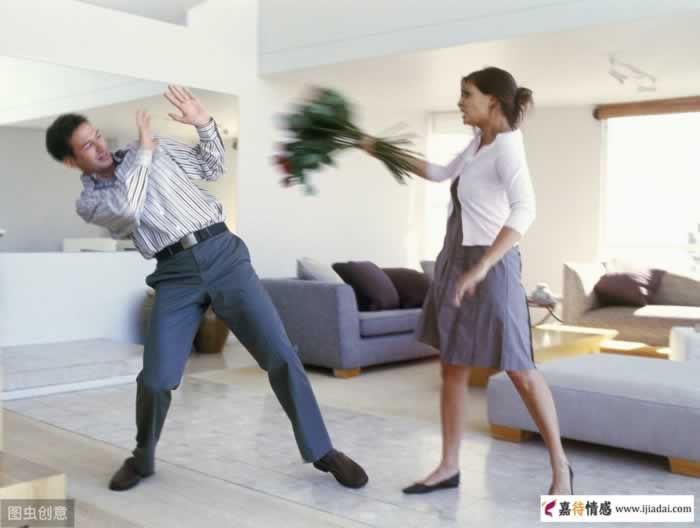 人到中年离婚，男人和女人，谁更容易遭人嫌弃？(图1)