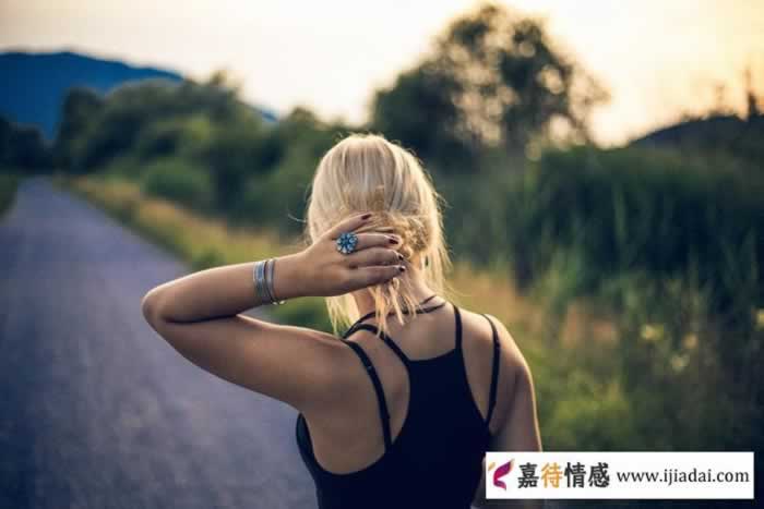 出轨的女人能回头吗？女朋友出轨的表现？(图1)