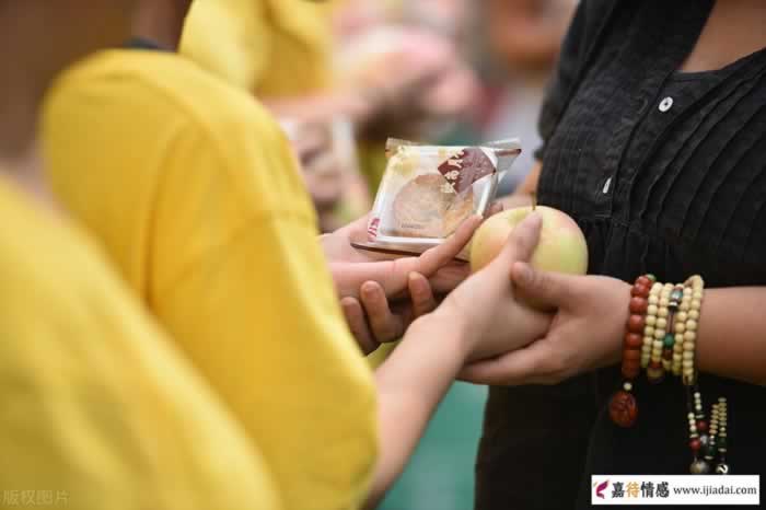 穷头百姓有资格谈恋爱吗？(图1)