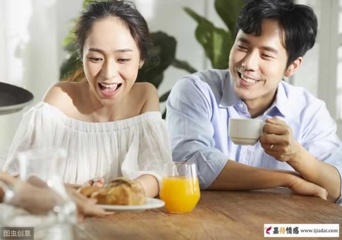 相亲男竟然当着闺蜜的面对我不尊重，请姑娘注意：细节能看出人品(图1)